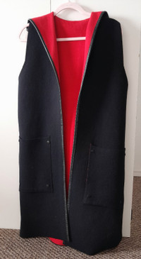 Sleeveless coat. The vest is a long elegant coat style.
