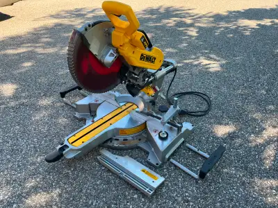 DEWALT DWS780 - 12" Double Bevel Sliding Compound Mitre Saw, View more