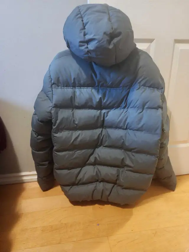Men's hooded puffer jacket  in Men's in Calgary - Image 3