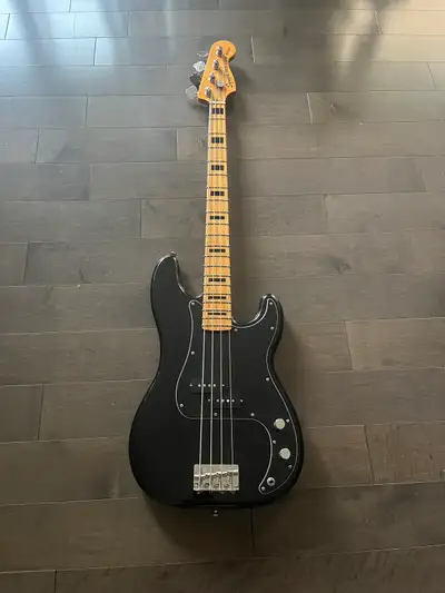 Great condition P Bass, plays like a Fender. Asking 600$
