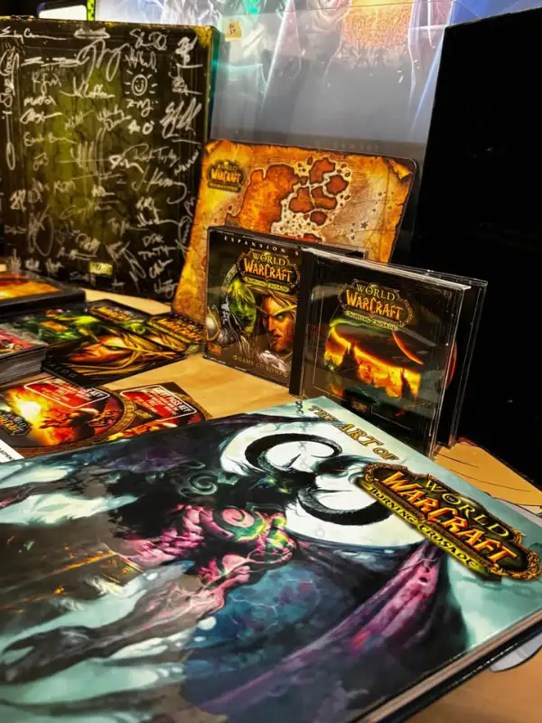 Signed Burning Crusade World of Warcraft Collector Edition in Arts & Collectibles in City of Toronto - Image 8