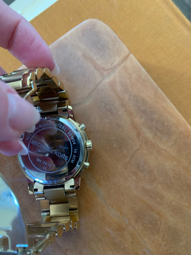 Gold Michael kors watch  in Jewellery & Watches in City of Toronto - Image 2