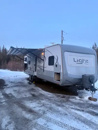 2015 Open Range LT305BHS , 4 season bumper pull holiday trailer. It has 2 slide outs. Resealed roof....