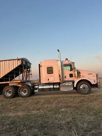 2013 Kenworth T800, Fresh CVIP, 525 Cummins, deleted, 18 speed, 4 way lockers, 46 rears, 3.91 ratio,...