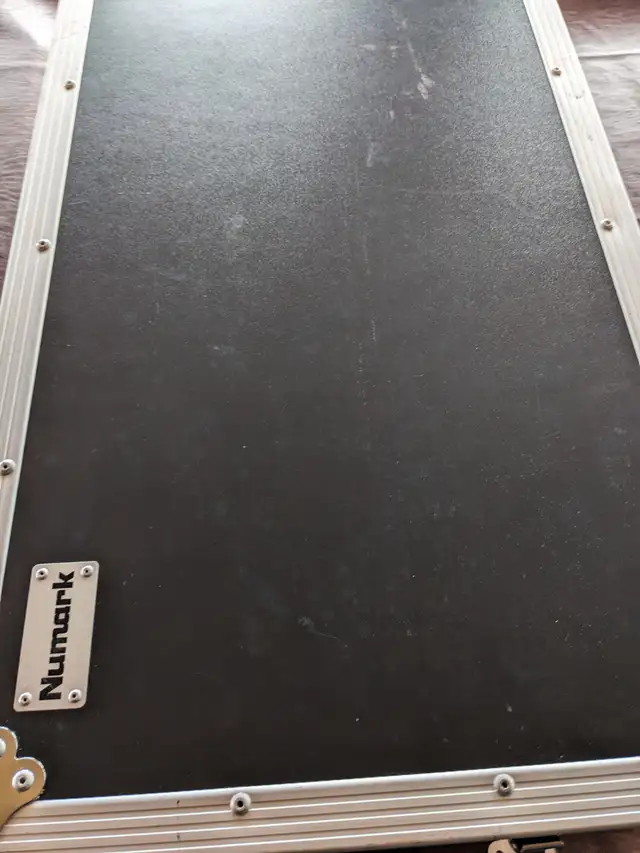 DJ Music mixer in Performance & DJ Equipment in City of Halifax - Image 3