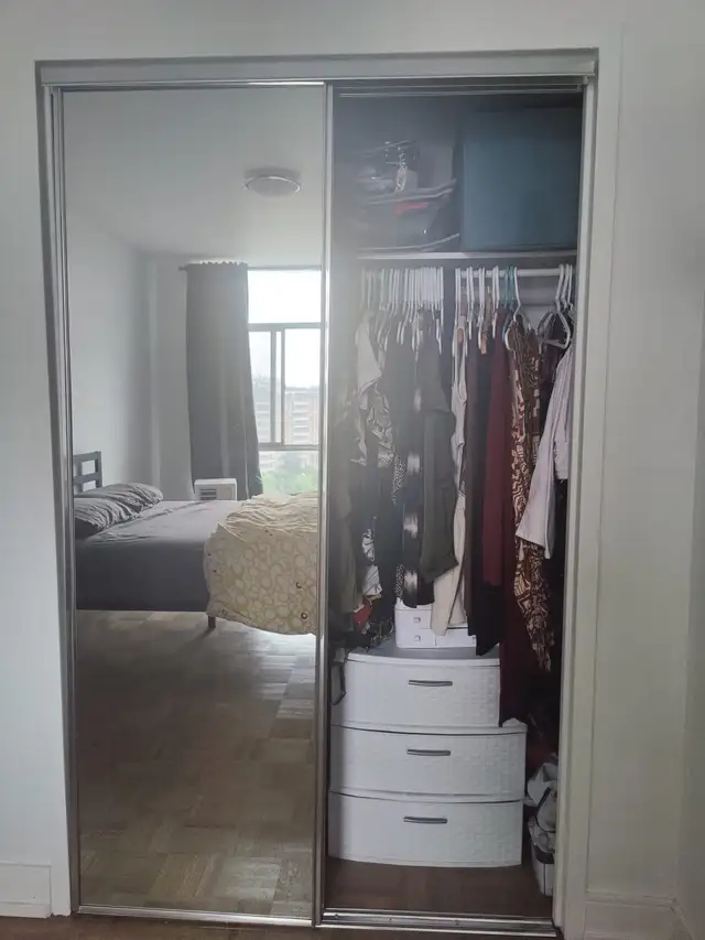 Room for rent in 3 bedroom apartment in Room Rentals & Roommates in City of Toronto - Image 6