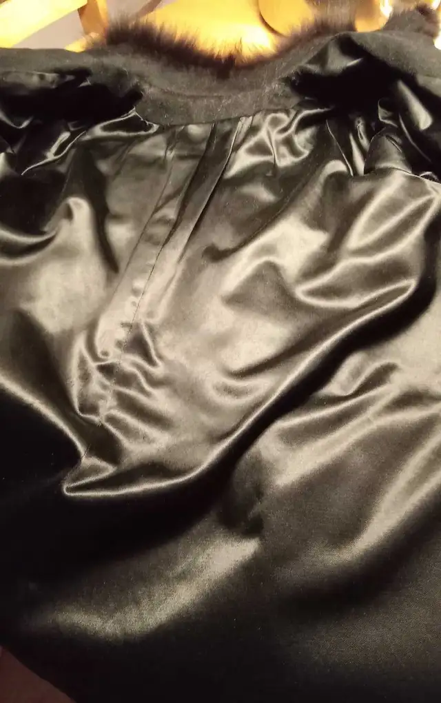 manteau d'hiver long femmes vintage en laine collet fourrure in Women's - Tops & Outerwear in Laval / North Shore - Image 6