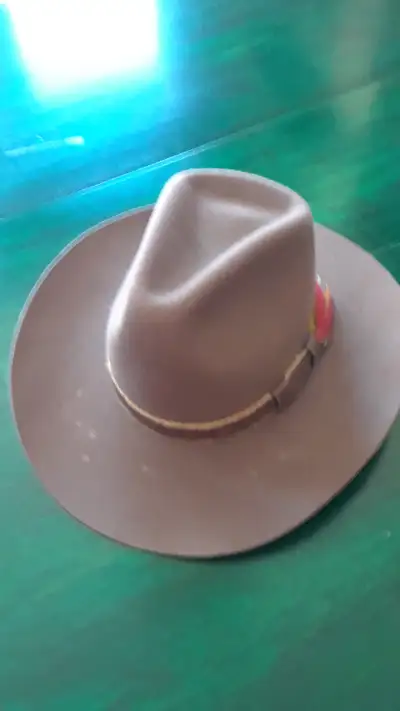 This is a nice felt hat in good condition, just a couple of spots you can see in the pictures. size...