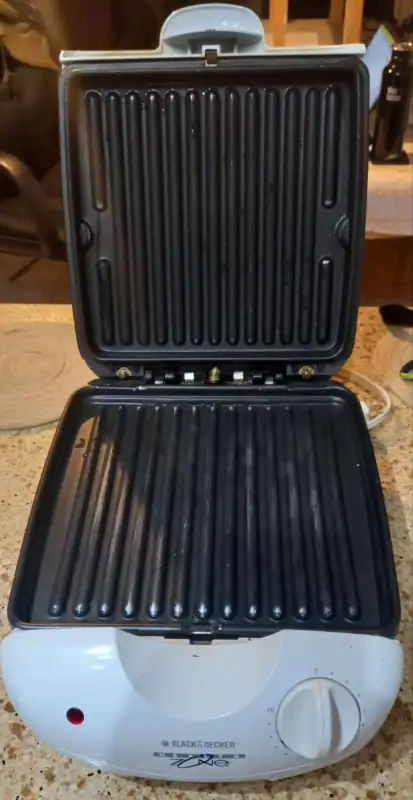 Grill and Sandwich Maker with timer in Kitchen & Dining Wares in Markham / York Region - Image 3