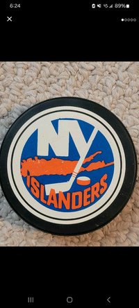 Official NHL game puck 1980s New York Islanders