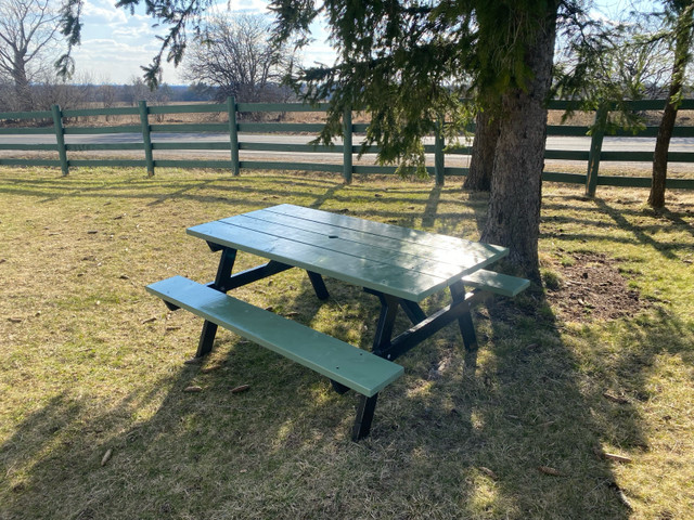 Picnic table 6ft long, table in Other Tables in Markham / York Region