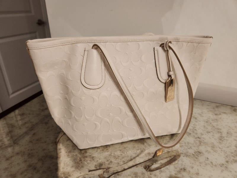 Coach white Handbag Women's Bags & Wallets City of Toronto Kijiji