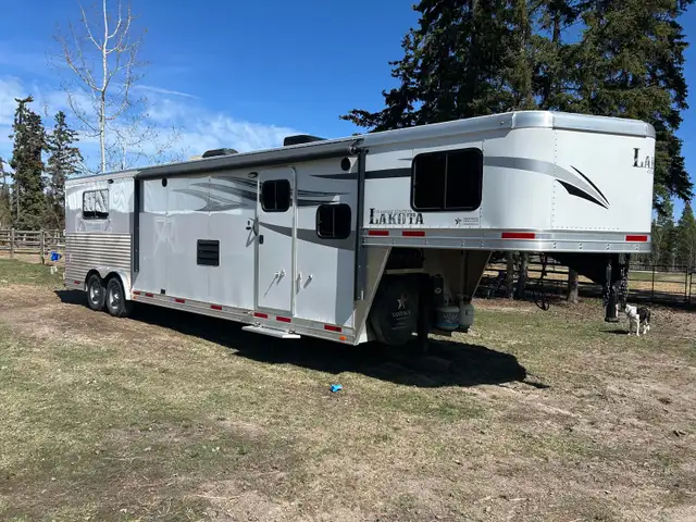 Living quarters horse trailer  in Equestrian & Livestock Accessories in Vanderhoof - Image 3