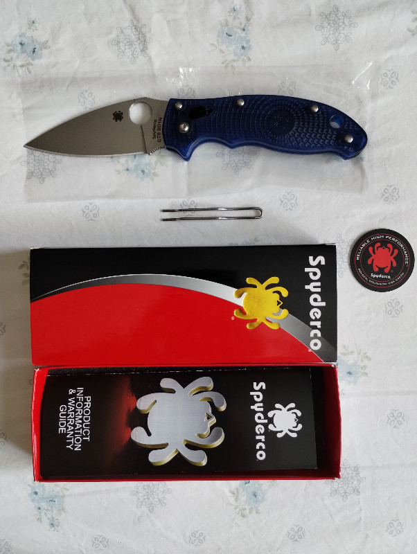 Spyderco Manix 2 in Fishing, Camping & Outdoors in City of Toronto
