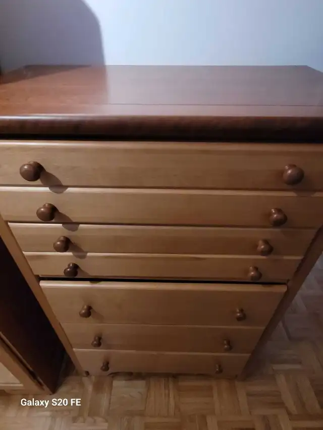 Ensemble lit simple, bureau et commode in Multi-item in Laval / North Shore - Image 5