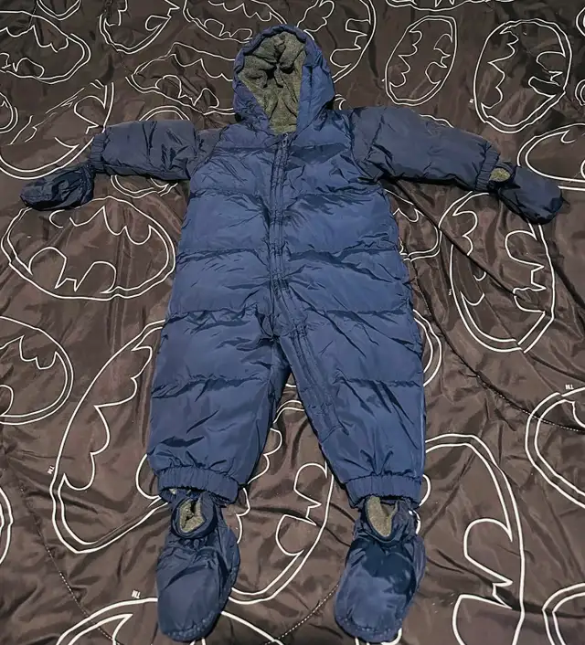 BABY GAP WINTER SNOWSUIT (12-18MTHS) in Clothing - 12-18 Months in Regina - Image 2