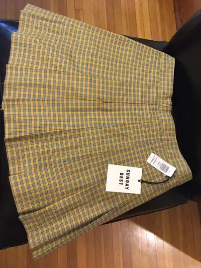 Sunday Best Olive pleated mini skirt from Aritzia in Acacia yellow plaid. Size 4. Brand new with tag...