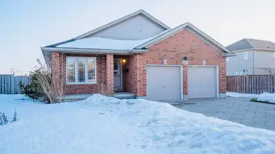 Stunning 4 bedroom home for rent in Summerside/jackson. 4 large bedrooms, two with double closets, y...