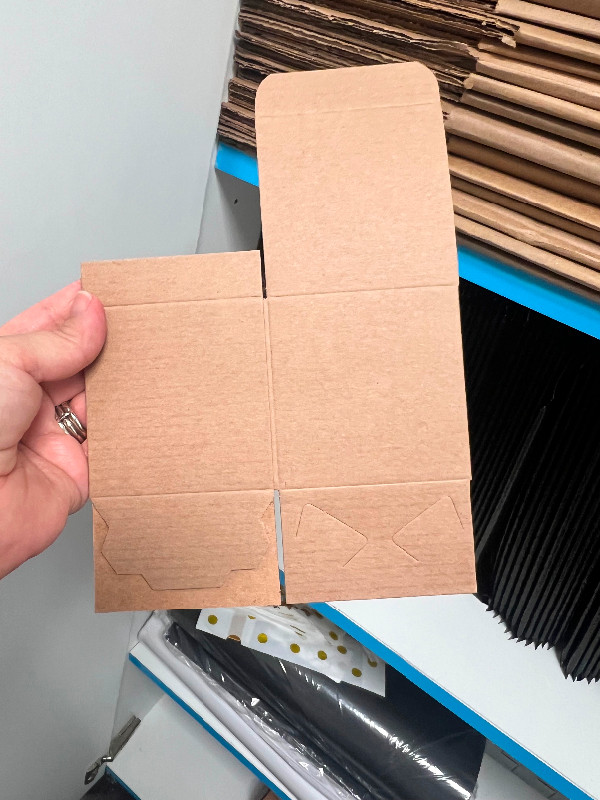 Shipping supplies, tissue paper, bubble mailers and boxes in Hobbies & Crafts in Hamilton - Image 4