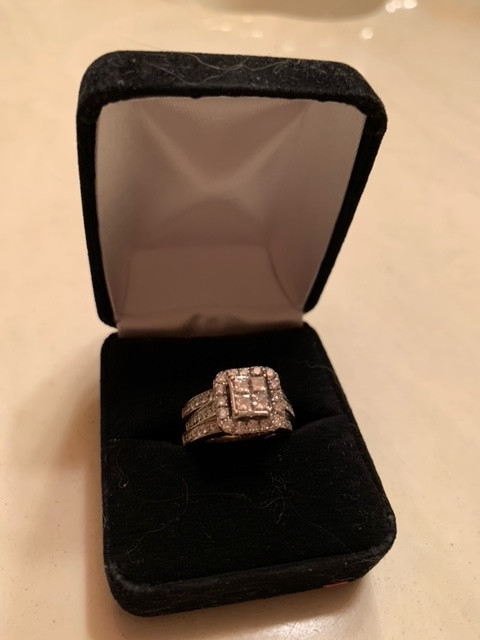 Engagement and Wedding band set in Jewellery & Watches in Edmonton