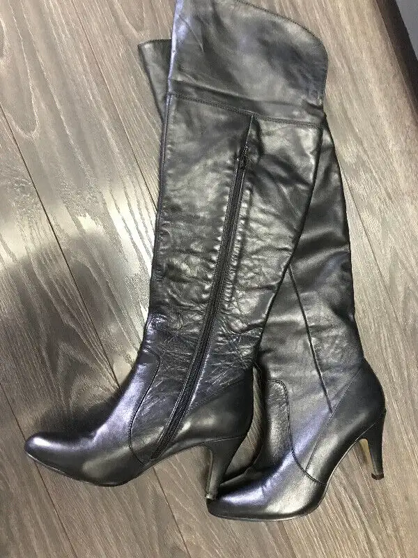 HIGH BACK LEATHER BOOTS in Women's - Shoes in Grande Prairie - Image 7