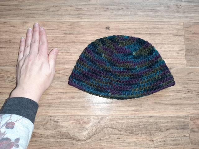 HOMEMADE knitted winter beanie / winter hat *unisex* in Other in Fredericton - Image 3