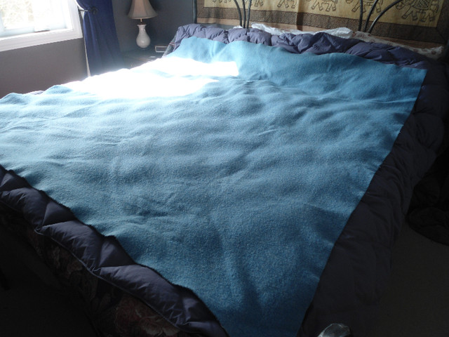 Kenwood Wool Blanket in Bedding in Gatineau - Image 3