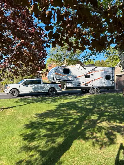 RARETÉ SUR LE MARCHÉ /PROPRETÉ REMARQUABLE Fifth Wheel Cargo Sportster 260 TH année 2017 (Toy Hauler...