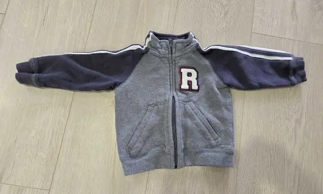 ROOTS zip-up sweatshirt 6-12 mths.