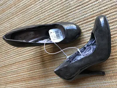 GREAT SIZE 5 SHOES & SANDALS FOR WOMEN & GIRLS, View more