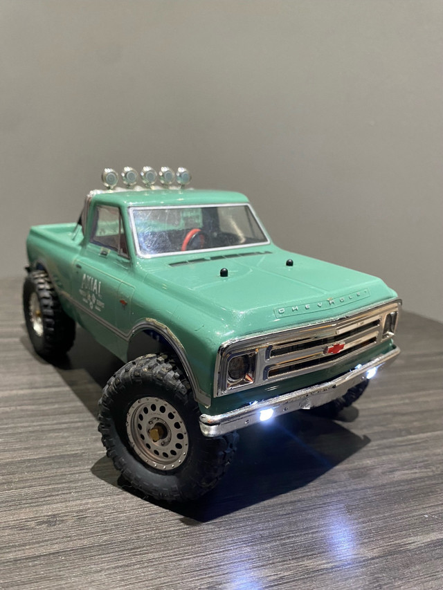 Axial scx25 c10 with upgrades (no charger) 2 batteries in Hobbies & Crafts in City of Toronto