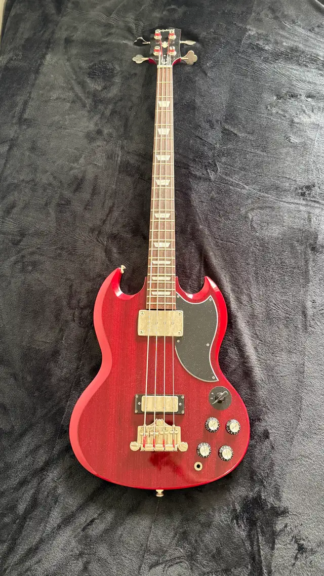 Epiphone EB3 Bass in Guitars in Guelph - Image 2