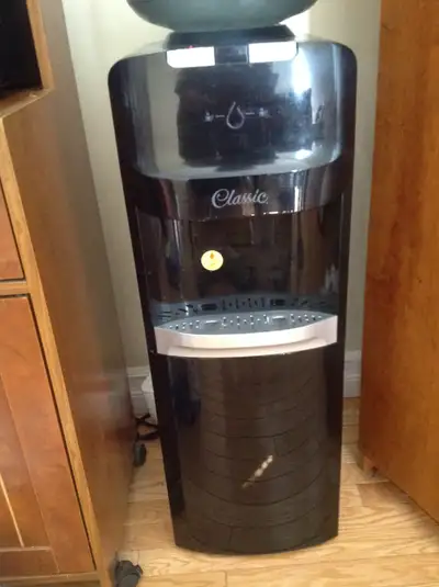MACHINE à Eau Chaude/Eau Froide CLASSIC avec bouteille 18 litres.