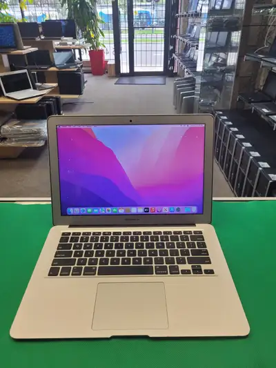 Laptop MACBOOK AIR 13 Pouce (2017) à vendre Avec i5/8Gb de RAM, View more