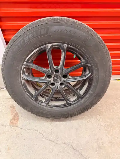 Pneus hiver 235/65 R17 Michelin X-ICE Snow SUV 108T pneus acheté en novembre 2025. Pneus avec jante...