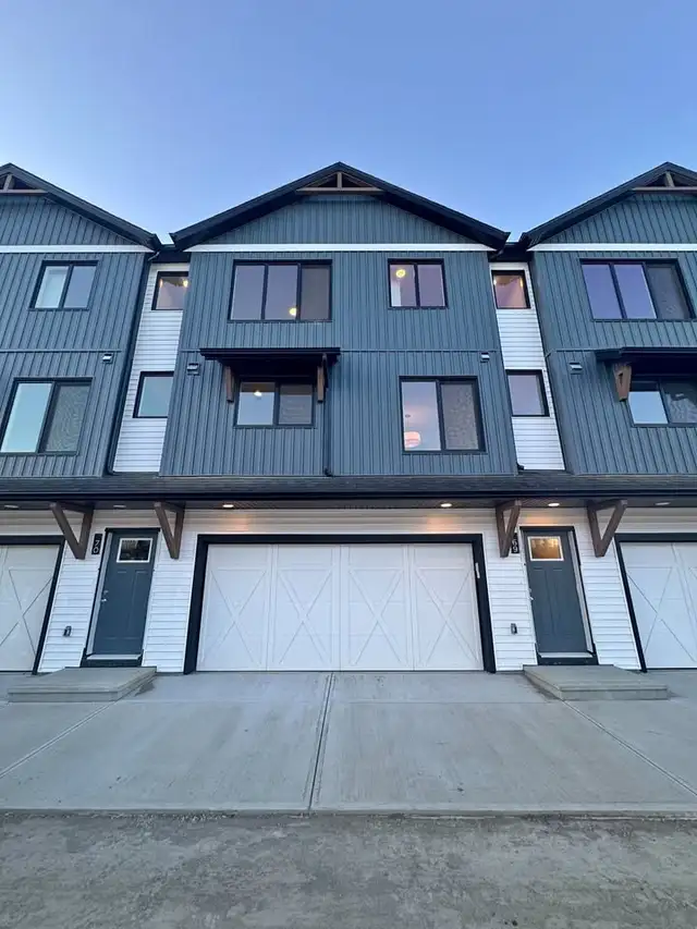 3 Beds 2.5 Baths - Townhouse-#69 – 1025 Secord Promenade NW
