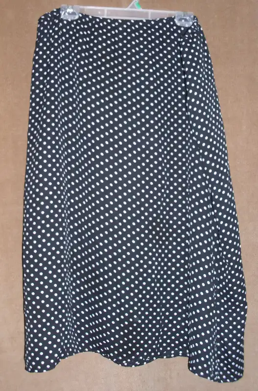 Polka-Dot Skirt. in Women's - Bottoms in Mississauga / Peel Region - Image 2