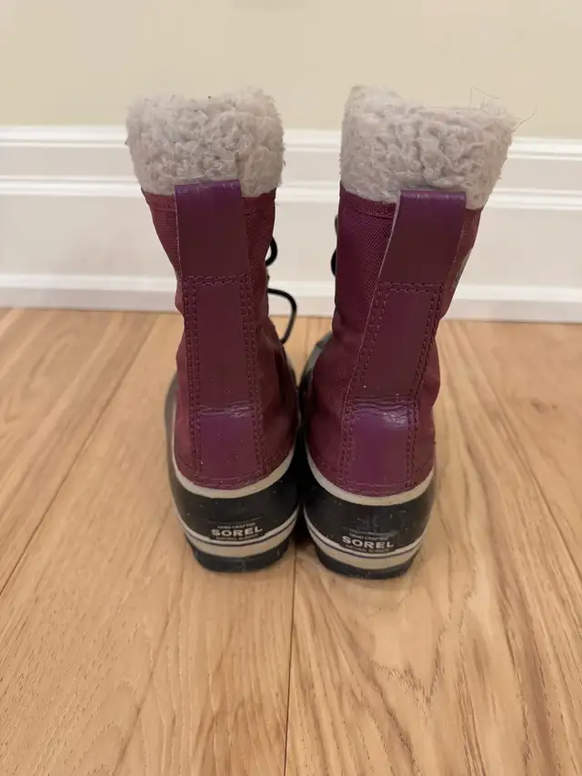 Kids Sorel Size 4 Winter Boots- Like New in Kids & Youth in Mississauga / Peel Region - Image 5