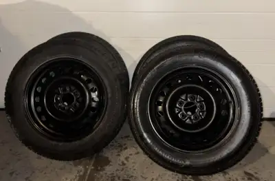 Located Klarvatten area NW. Cash only. Continental ultimate contact 225/60R17 103H. 2024’s. Centre b...