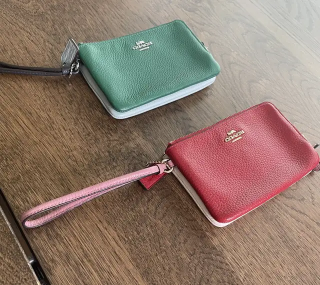 Coach Dble Wristlet $75each in Bags & Luggage in Hamilton - Image 3