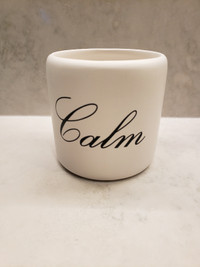 Calm container/ pot/ vase