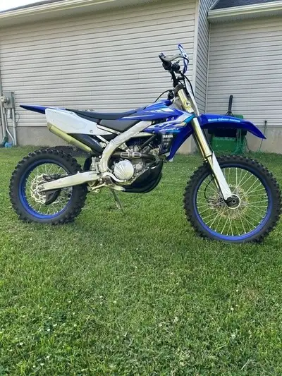 Low hours @ 39.6. Regular oil changes, Yamalube synthetic since new. Recreational trial ridden only....