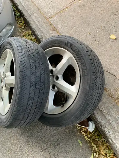 Original Hyundai Mags with tire (set of 4) very good condition. Size 215/55R17