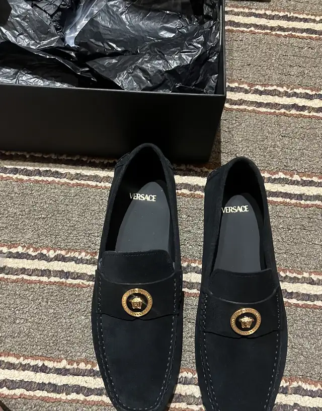 Versace Men Suede Black Shoes in Men's in City of Toronto - Image 4