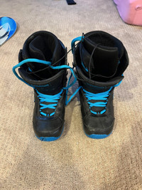 K2 junior snowboard boots  size 7 (Eur 39.5 - 25cm)