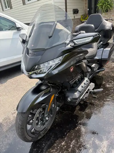2021 Honda Goldwing Tour automatic transmission Low km. In new condition Long list of options Remova...