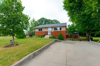 Bright two bedroom located in lower level of duplex in a family neighbourhood, Argyle area, featurin...
