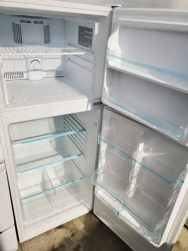 Apartment size 24 inch w fridge stove washer dryer set  in Washers & Dryers in Oakville / Halton Region - Image 8