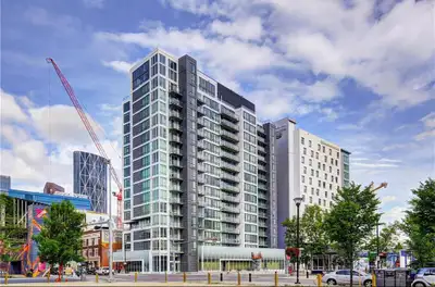 THE IDEAL DOWNTOWN LOCATION: EAST VILLAGE Centrally located in Calgary's downtown core, the condo un...
