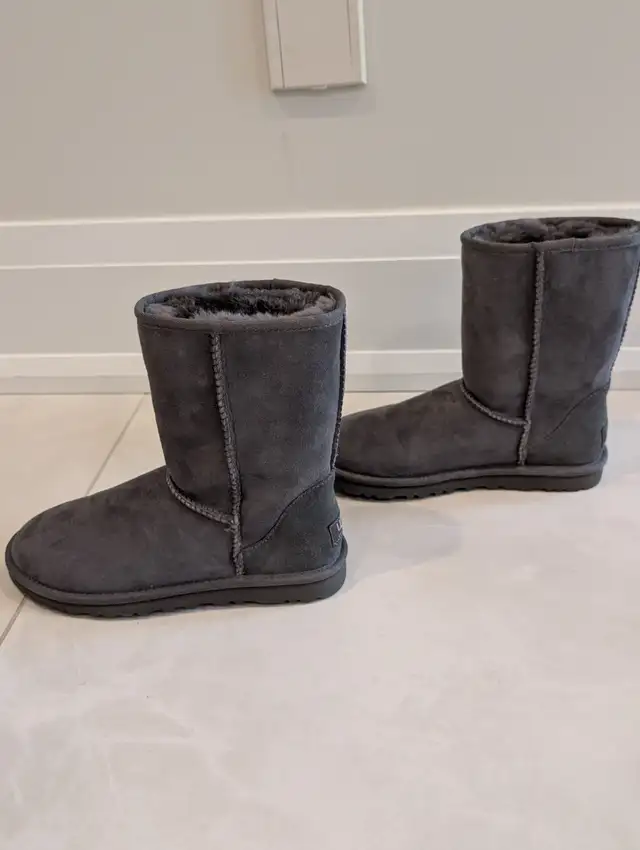 New UGG Australia Classic Short Sheepskin Boots Grey Size 6 in Women's - Shoes in Markham / York Region - Image 6